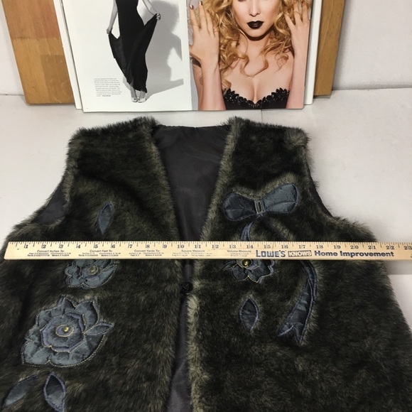 Faux Fur Vest with appliqué - Picture 7 of 7